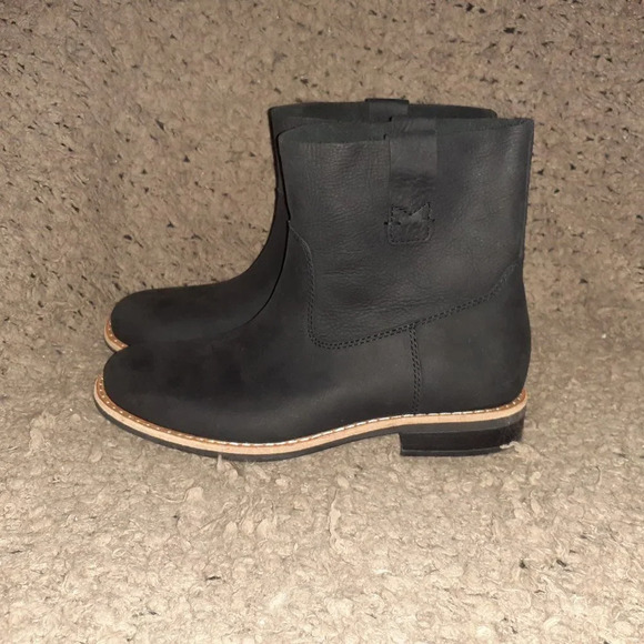 ROOTS-Canada-Black Nubuck Leather-THE SHORTY BOOT- Size 7-NEW/NO BOX - Picture 2 of 7